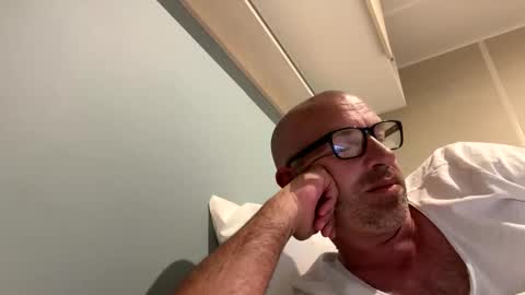 Snapshot of adrienfromparis chatting on 05-21-26, 11:12 adrienfromparis online show from 05-21-26, 11:12