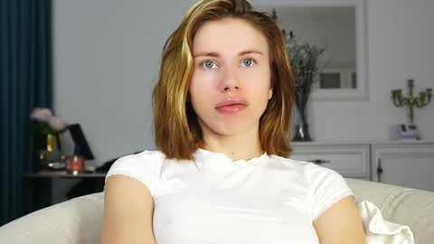 Snapshot of aelia_anara chatting on 10-10-25, 04:22 Aelia online show from 10-10-25, 04:22