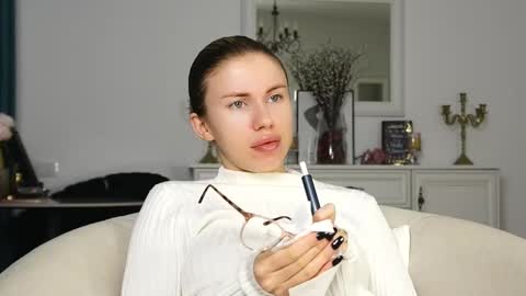 Snapshot of aelia_anara chatting on 10-12-25, 04:11 Aelia online show from 10-12-25, 04:11