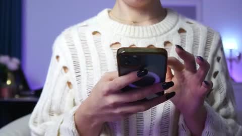 Snapshot of aelia_anara chatting on 10-13-25, 04:01 Aelia online show from 10-13-25, 04:01