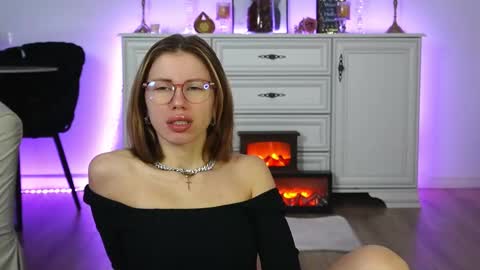 Snapshot of aelia_anara chatting on 10-16-25, 04:35 Aelia online show from 10-16-25, 04:35