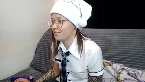 Snapshot of aelita_night chatting on 12-24-24, 02:54 aelita_night online show from 12-24-24, 02:54