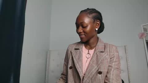 Snapshot of africanpetitequeen chatting on 09-25-25, 11:14 CIARA online show from 09-25-25, 11:14