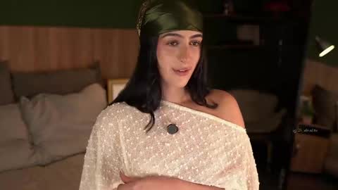 Snapshot of afrodita__25 chatting on 05-12-26, 11:13 Emma online show from 05-12-26, 11:13