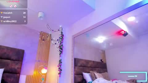 Snapshot of afroditagreenn chatting on 06-22-26, 03:31 Afrodita online show from 06-22-26, 03:31
