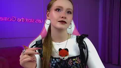 Snapshot of agatafoxley chatting on 06-20-26, 06:33 AgataFoxley online show from 06-20-26, 06:33