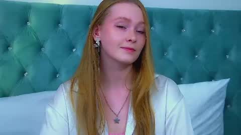 Snapshot of agatafoxley chatting on 06-21-26, 07:49 AgataFoxley online show from 06-21-26, 07:49