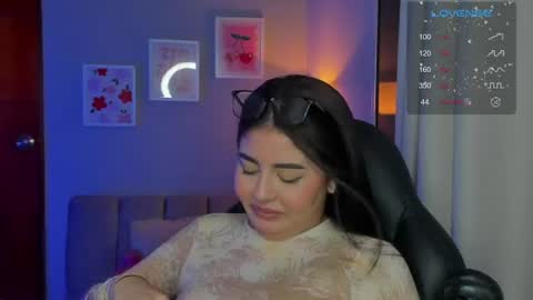 Snapshot of agatha_riccie chatting on 06-15-26, 04:25 Cat online show from 06-15-26, 04:25