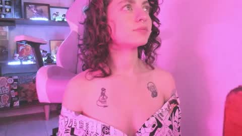 Camila     2 online show from 01-09-25, 01:08