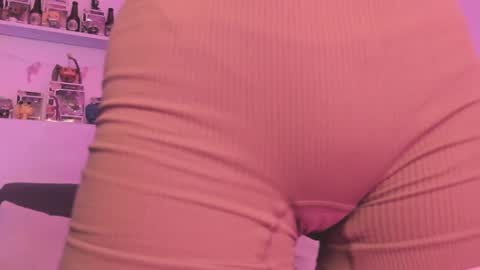 Camila     2 online show from 03-01-25, 09:37