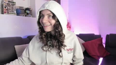 Camila     2 online show from 05-19-26, 01:56