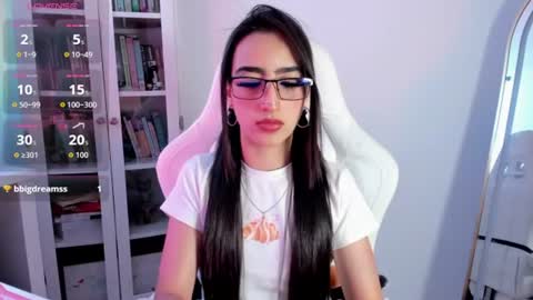 Snapshot of agathablair4 chatting on 06-11-26, 01:31 agathablair4 online show from 06-11-26, 01:31