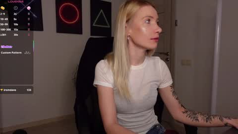 Agelina Lilly Laura online show from 03-12-25, 07:02