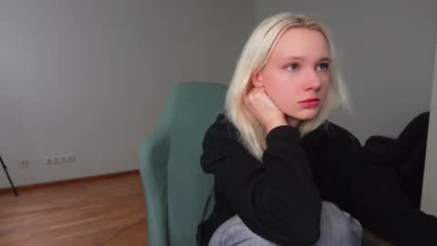 Agelina Lilly Laura online show from 04-17-26, 05:54