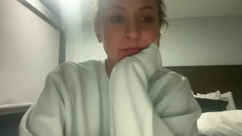 Snapshot of aggbb chatting on 01-11-25, 01:59 Annie online show from 01-11-25, 01:59