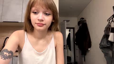 Lola online show from 10-22-25, 05:34