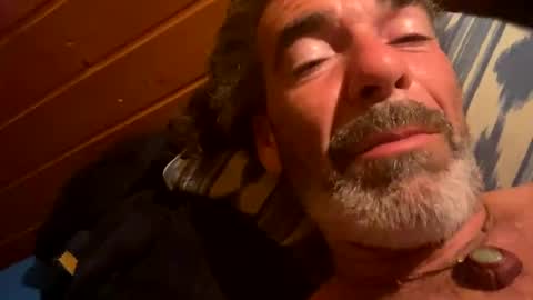 Snapshot of aguacateman7 chatting on 02-25-25, 10:18 Juan online show from 02-25-25, 10:18