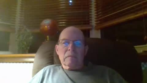 aguynrkfrd online show from 12-04-25, 09:40