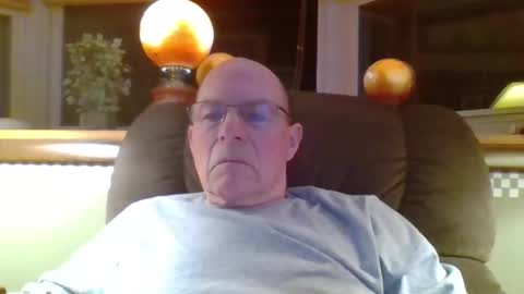 aguynrkfrd online show from 04-08-26, 09:42