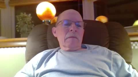 aguynrkfrd online show from 04-12-26, 09:14