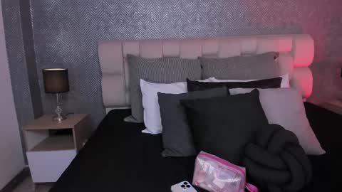 Snapshot of ah_mara chatting on 11-20-25, 11:32 Ahmara online show from 11-20-25, 11:32