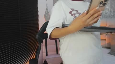 Snapshot of ah_mara chatting on 12-14-25, 11:37 Ahmara online show from 12-14-25, 11:37