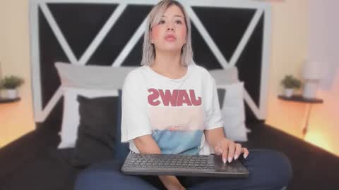 Snapshot of ah_mara chatting on 12-20-25, 12:01 Ahmara online show from 12-20-25, 12:01