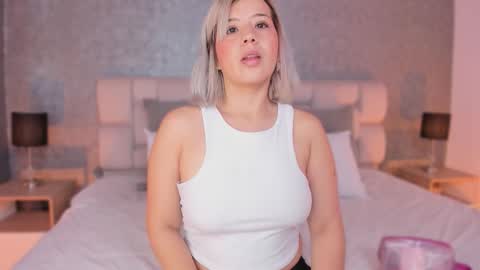 Snapshot of ah_mara chatting on 12-22-25, 11:40 Ahmara online show from 12-22-25, 11:40