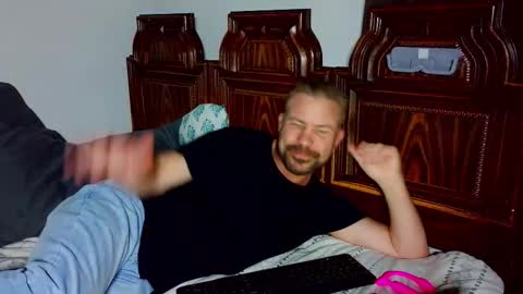 Blue Eyed Handsome Man online show from 02-13-26, 08:16