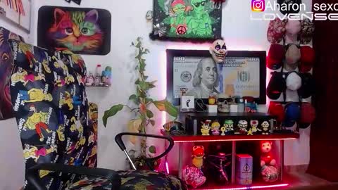 Aharon  Zamora online show from 10-28-25, 01:31