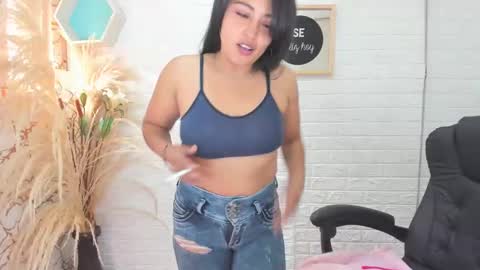 Snapshot of ahisha09 chatting on 02-05-25, 02:37 Ahisha online show from 02-05-25, 02:37