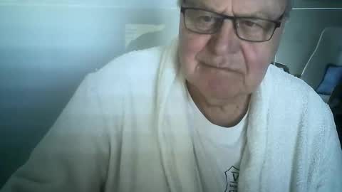 Snapshot of ahmole chatting on 12-22-24, 09:22 Ole online show from 12-22-24, 09:22