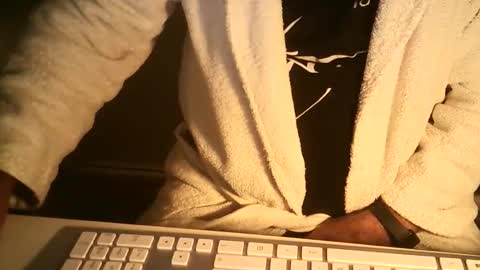 Snapshot of ahmole chatting on 11-15-25, 11:21 Ole online show from 11-15-25, 11:21