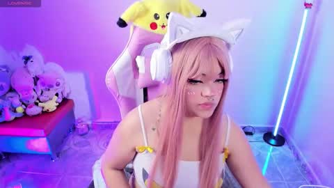 Snapshot of ahri_elderwood chatting on 10-05-25, 04:33 Ahri help me get to 100  online show from 10-05-25, 04:33