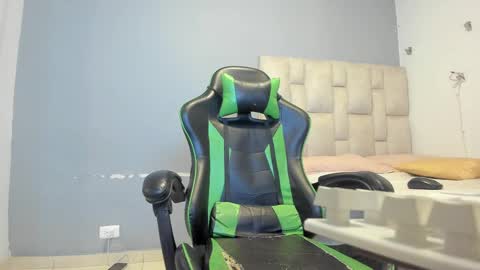 karoline  online show from 02-20-25, 02:07