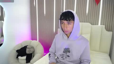 Snapshot of aiden_rivers_ chatting on 02-18-26, 12:34 Aiden online show from 02-18-26, 12:34