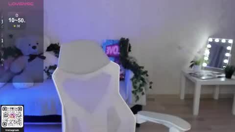 Lynn online show from 02-11-26, 01:38