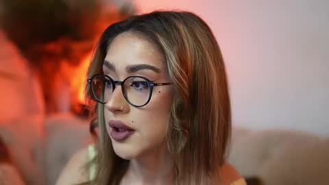 Snapshot of aileenaxa chatting on 04-19-26, 08:22 Aileen online show from 04-19-26, 08:22