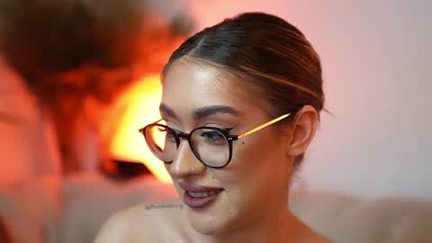 Snapshot of aileenaxa chatting on 04-21-26, 01:42 Aileen online show from 04-21-26, 01:42