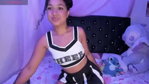 Snapshot of ailen_aria chatting on 06-12-26, 05:39 ailen and aria online show from 06-12-26, 05:39