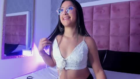 Ailen online show from 10-21-25, 03:57