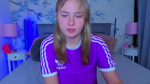 Alisa online show from 11-06-25, 01:23