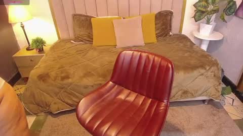 Ailyn rouss online show from 04-11-26, 01:48