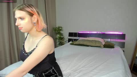 Snapshot of aina_faina chatting on 12-29-24, 09:17 Aina online show from 12-29-24, 09:17