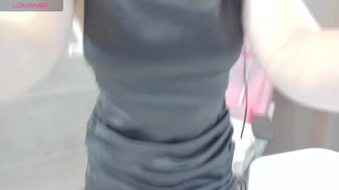 Snapshot of aina_faina chatting on 01-10-25, 09:13 Aina online show from 01-10-25, 09:13