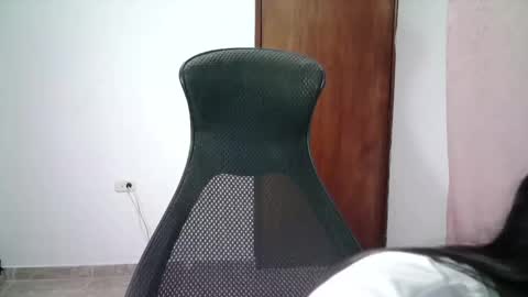 Snapshot of aineangeel chatting on 10-07-25, 01:25 AINE online show from 10-07-25, 01:25