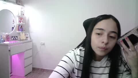 Snapshot of aineangeel chatting on 04-10-26, 01:00 AINE online show from 04-10-26, 01:00