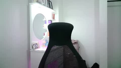 Snapshot of aineangeel chatting on 05-29-26, 01:36 AINE online show from 05-29-26, 01:36
