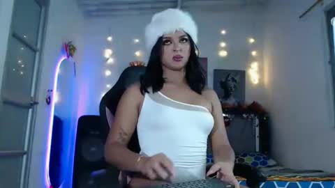 aisha299 online show from 12-19-25, 02:51