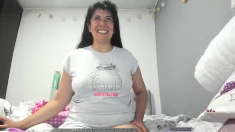Snapshot of aisha_latina chatting on 05-15-26, 02:57 Katie online show from 05-15-26, 02:57